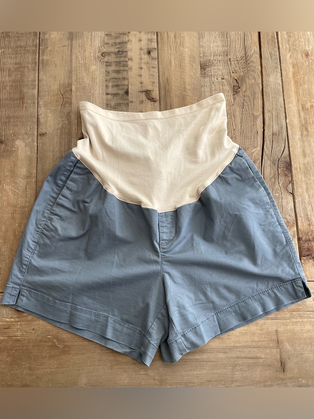 Old Navy: Gray Maternity Shorts
